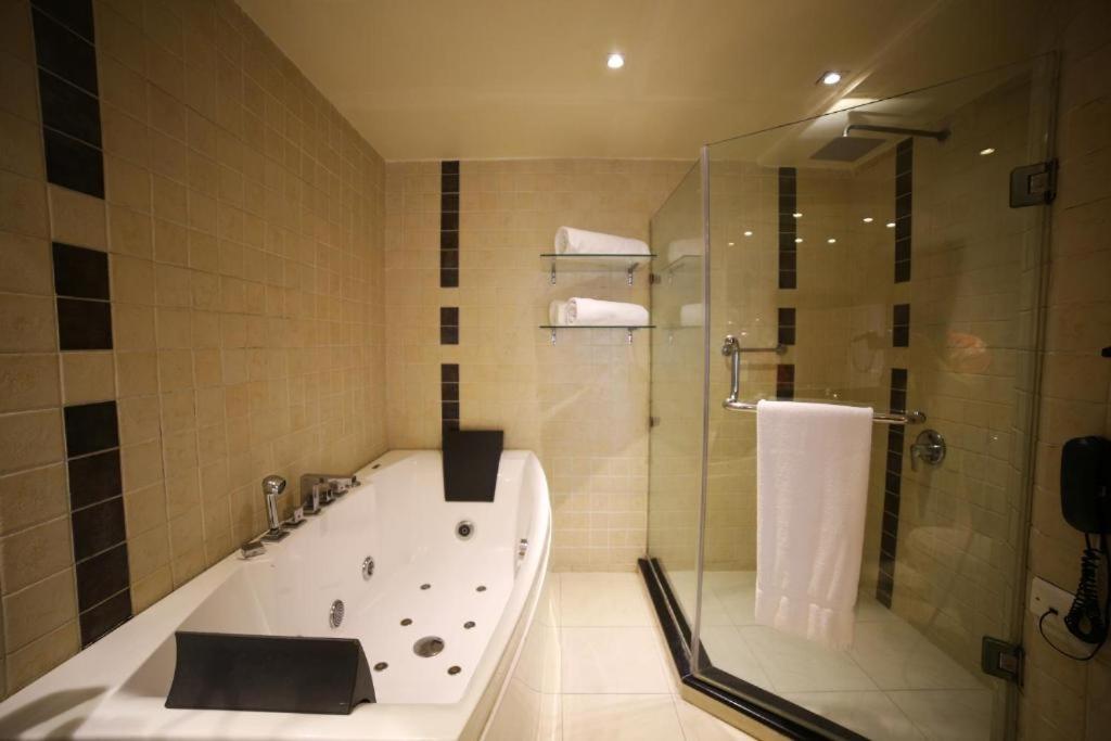 Park Lane Hotel ラホール エクステリア 写真