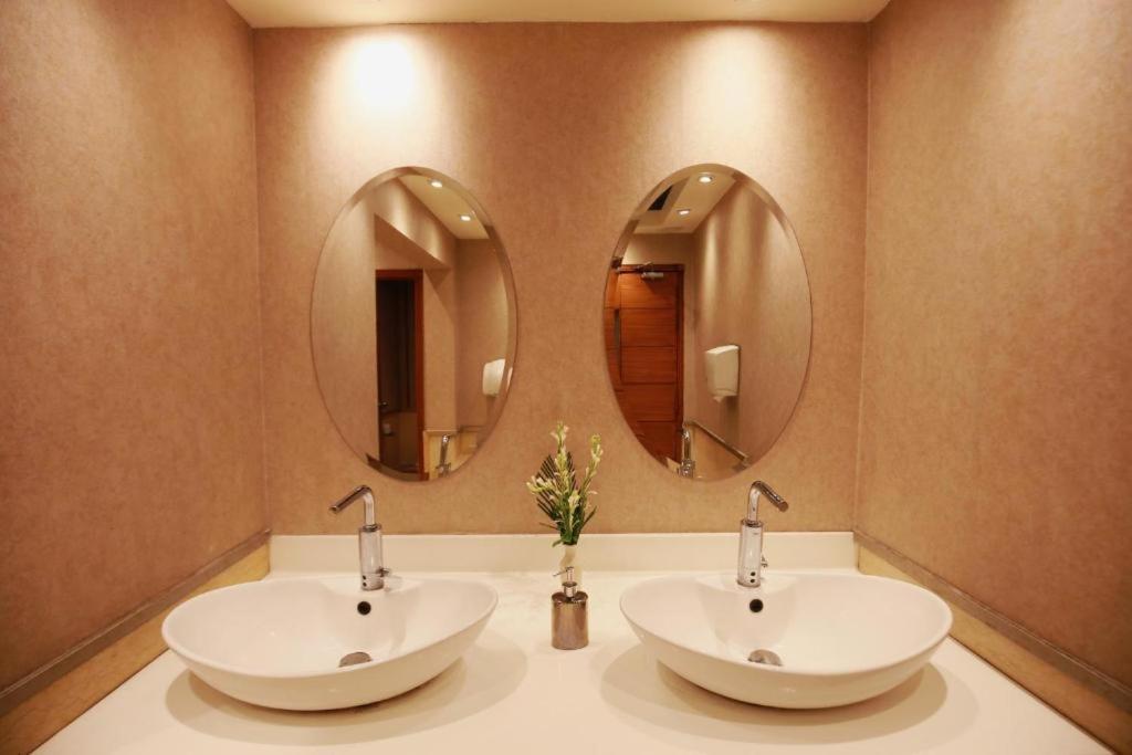 Park Lane Hotel ラホール エクステリア 写真